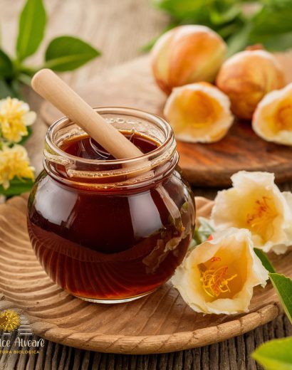 Barattolo di miele di meliloto con fiori