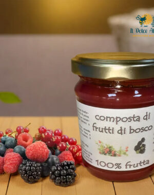 Barattolo di composta di frutti di bosco