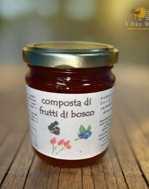Barattolo di composta di frutti di bosco